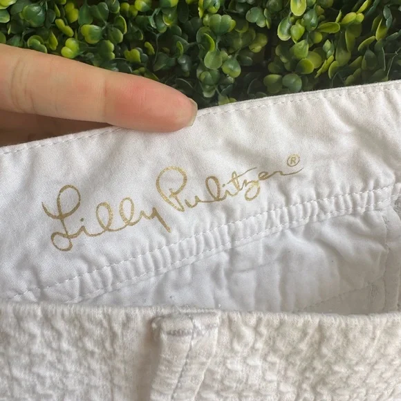 SOLD | Lilly Pulitzer SIZE 0 Callahan Shorts in White - Picture 3 of 5